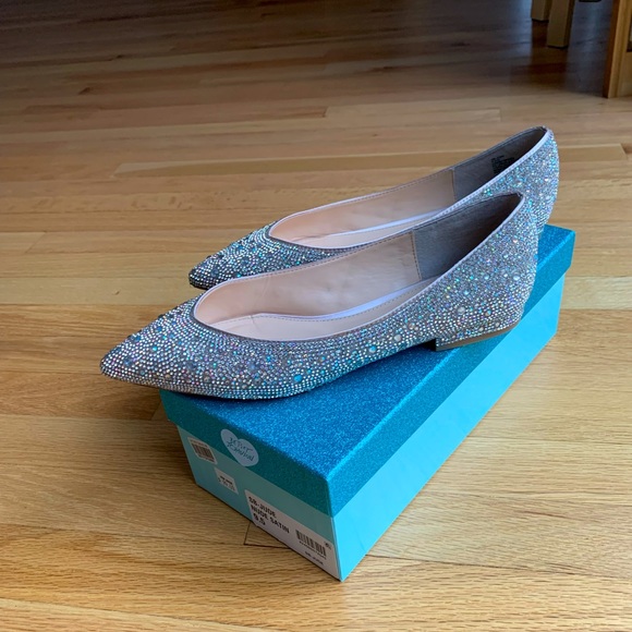 Betsey Johnson Nude Rhinestone Flats, size 9.5 - Picture 4 of 8